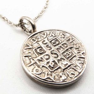 Cadena con Dije Religioso en Plata - imagen 2