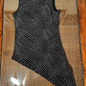 Lote siguiente: Blusa Negra con Brillos Plateados Talle S Marca Quiz