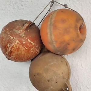 Lote de 3 Boyas Antiguas de Pesca/Redes con Inscripciones y Medidas - imagen 4