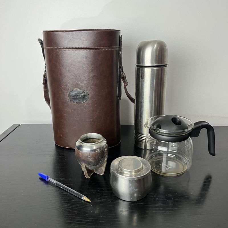 Lote anterior: Colección de 4 piezas: termo, mate, jarra y azucarero