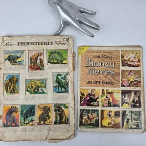 Lote siguiente: 2 Álbumes Antiguos de Figuritas Completos: "Blancanieves y los Siete Enanitos" y "Prehistóricos y Vertebrados"