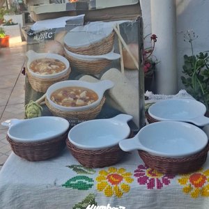 Lote anterior: Lote 87 4 Cuencos porcelana y mimbre para cazuela
