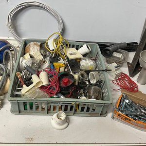 Lote siguiente: Lote de Artículos Eléctricos, Sanitarios y Ferretería Varios