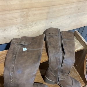 Lote siguiente: Botas de Caña Alta Marrones Talle 37/38