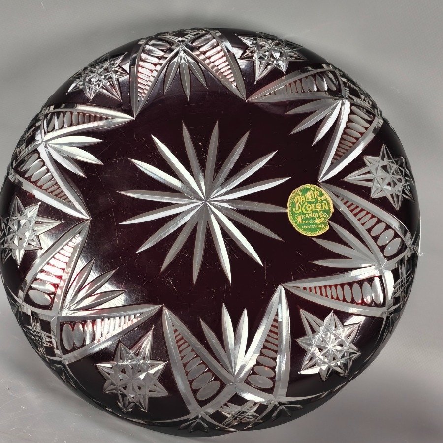Centro de mesa en cristal tallado con bordes ondulados y patrón estrellado - imagen 5