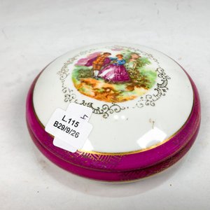 Alhajero Limoges de Porcelana Rosa con Monograma y Escena Romántica - imagen 2