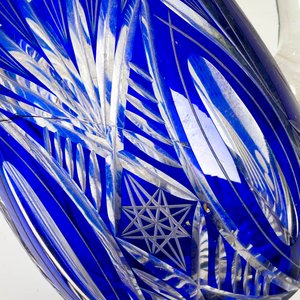 Jarra de Cristal Tallado Azul con Asa Fisurada - imagen 6