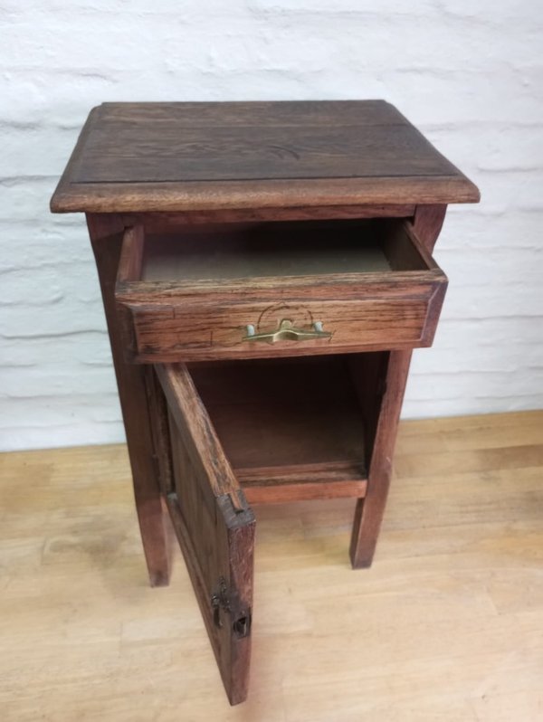 Mesa de luz de roble con puerta y cajón - imagen 3