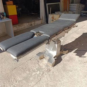 Mesa Quirúrgica Electrohidráulica Segmentada de Acero Inoxidable - imagen 2