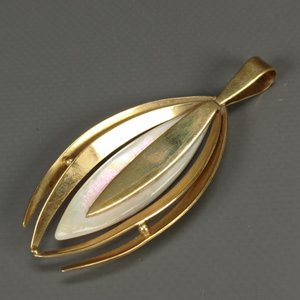 Dije con Nácar y Prendedor con Perla Sintética Dorados - imagen 8