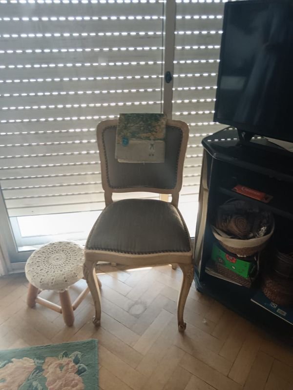 Silla Francesa Lacada con Accesorios - imagen 1