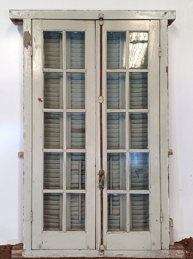 Ventana con 2 hojas batientes y celosías en cedro - imagen 2