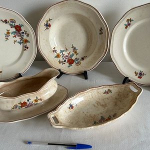 Juego de Vajilla Italiana de Loza: Platos, Salsera y Fuente con Flores - imagen 3