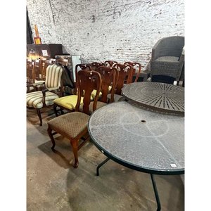Lote siguiente: Mesa de Exterior con Sillas de Comedor Estilo Clásico
