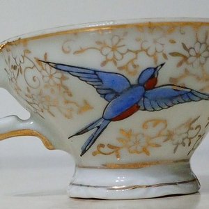 Tazas de té antiguas de porcelana KTS con aves y detalles dorados - imagen 2