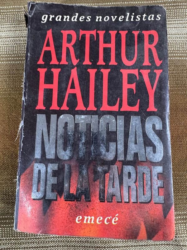Lote de novelas variadas en excelente condición - imagen 13