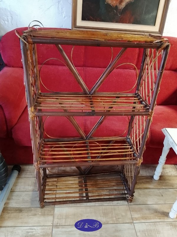 Estantería de Mimbre con Tres Niveles
