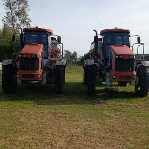 Dos maquinarias fertilizadoras autopropulsadas Fertec 824 Fertil serie 5 - imagen 2