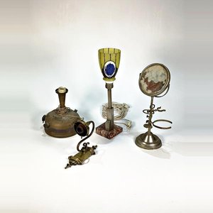 Lote de 4 piezas: 2 lámparas de mesa, aplique y espejo de tocador - imagen 1
