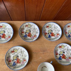 TAZAS Y PLATILLOS JAPONESES DE PORCELANAS - imagen 3