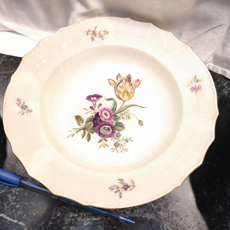 Platos de porcelana Royal Copenhagen de 22 cm, diseños florales y excelentes condiciones - imagen 7