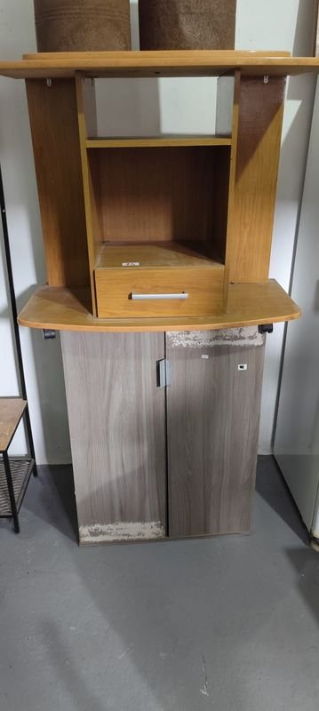 Rack y Mueble de Dos Puertas