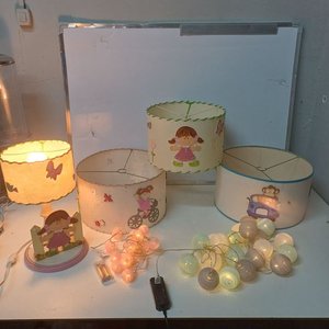 Lote de 3 Pantallas Infantiles y 2 Adornos de Luminaria Funcionando - imagen 1