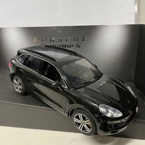 Auto a escala Porsche Cayenne S 1:14 con control remoto, baterías y cargador - imagen 1