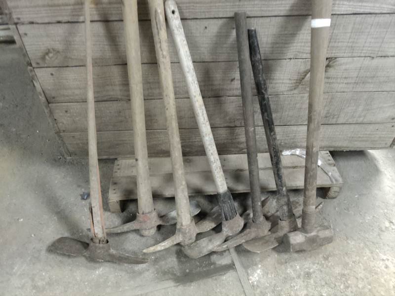 Lote de 7 Herramientas: Mazo y Picos