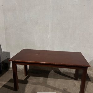 Mesa de Comedor Rectangular de Madera Oscura - imagen 2