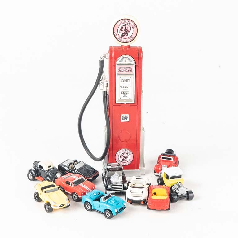 Colección de 10 Autitos Minichamps y Surtidor Mohawk Basoline a Escala 1/18