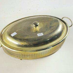 Fuente Oval de Vidrio con Soporte y Tapa Metálica - 35 x 24 cm - imagen 2