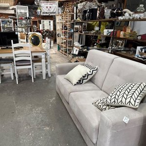 Lote anterior: Liquidación de Apartamento: Muebles, Electrodomésticos y Objetos Varios