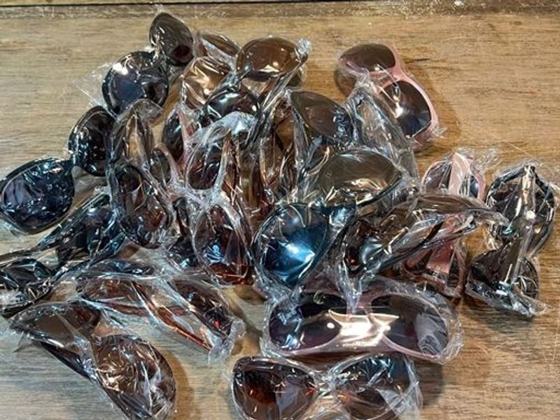 Lote siguiente: Lentes de Sol Nuevos - Lote de 25 Pares