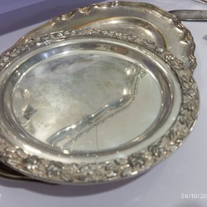 Lote de 29 Piezas de Metal Plateado: Bandejas y Cubiertos de Servir con Bordes Labrados - imagen 7