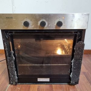 Lote siguiente: Horno Eléctrico Panavox Plateado con Detalles y Falla en Resistencia