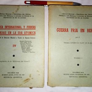 Lote siguiente: 2 Libros "Circulo Militar-Biblioteca del Oficial": Política Internacional y Fuerzas Armadas en la Era Atómica IV y Guerra Fría en Berlín Tomo I (1957)