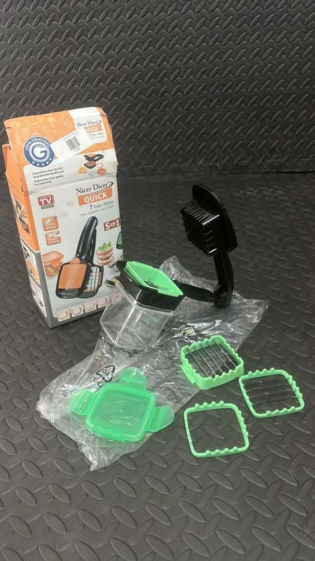 Lote siguiente: Picador de verduras manual con 7 herramientas en 1