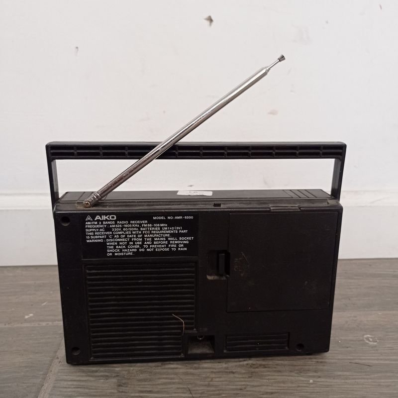 Radio marca Aiko a pila para la venta - imagen 4