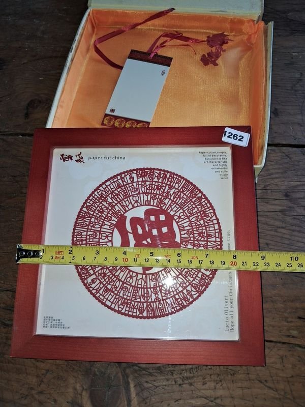 Cuadro decorativo chino con marco rojo y papel cortado - imagen 2