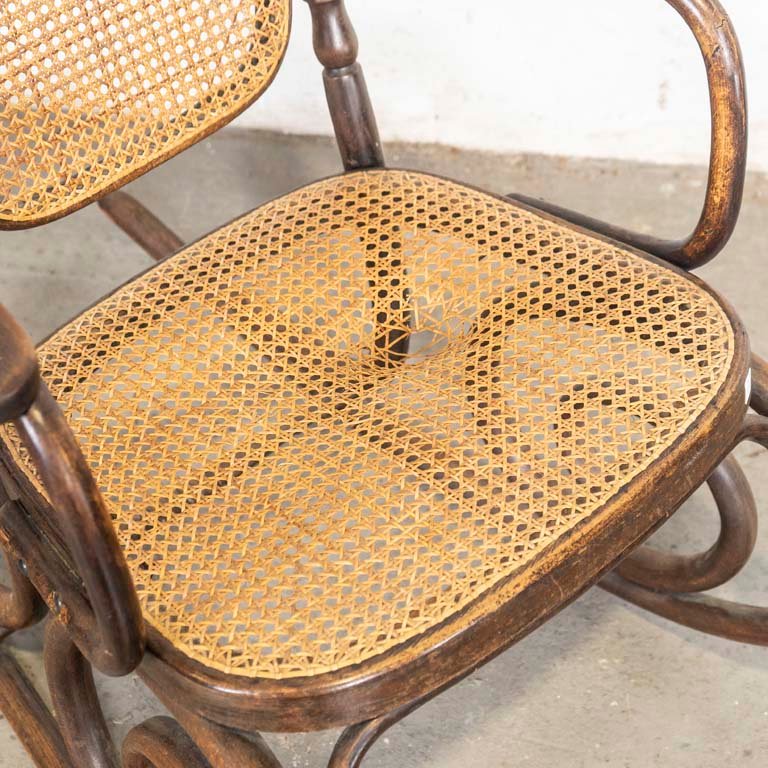 Sillón mecedora tipo vienés en buen estado - imagen 2