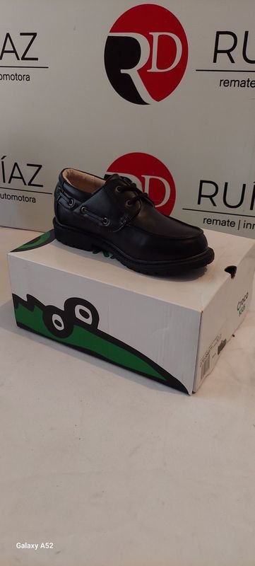 Lote siguiente: Calzado de talla 30 en excelente condición