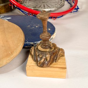 Lote de Aro de Basquet, Raquetas, Lámpara y Más Objetos Varios - imagen 3