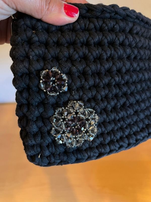 Bolsa de mano con strass negra - imagen 2