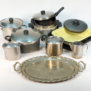 Lote anterior: Lote de Utensilios de Cocina: Ollas de Aluminio e Inox, Asadera, Fuentes y Bandeja