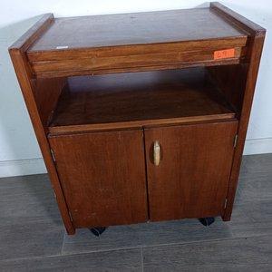 Lote anterior: Mueble Auxiliar de Madera con Estante y Puertas