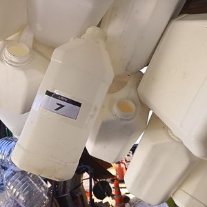 Más de 50 Bidones de 5lts. La mayoría con tapa - imagen 3