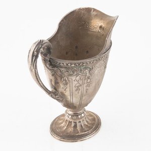 Lechera Antigua de Plata Labrada con Relieve de Flores - imagen 2