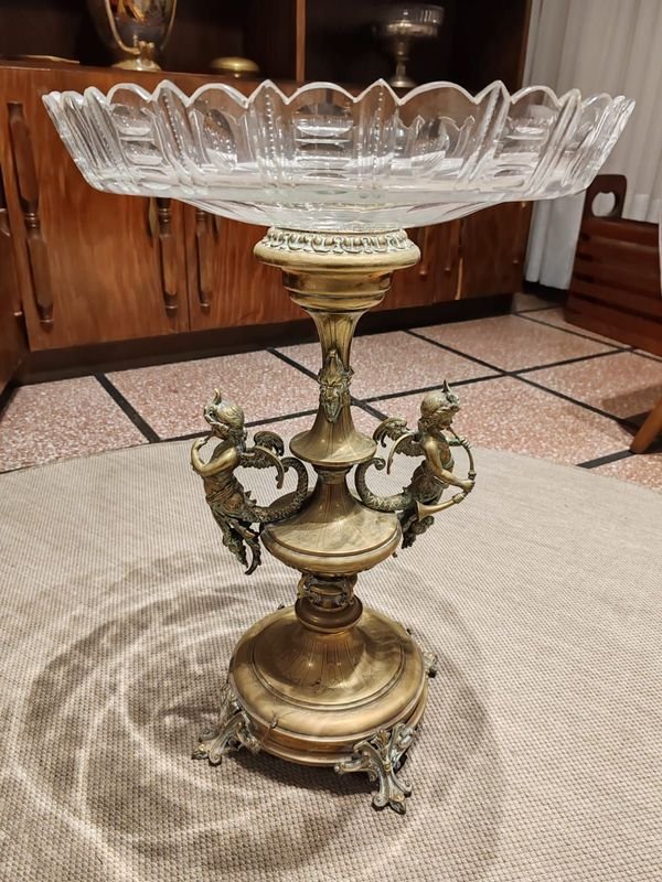 Lote siguiente: Pie de Bronce con Figurinas de Ángeles o Querubines y Centro de Cristal