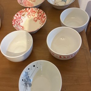 Lote siguiente: Set de 7 Compoteras de Cerámica con Diseños Florales y Abstractos